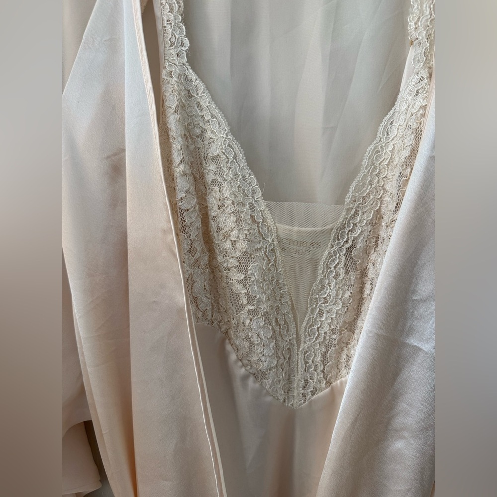 Gorgeous Vintage champagne color Victoria’s Secret nightgown and matching robe
